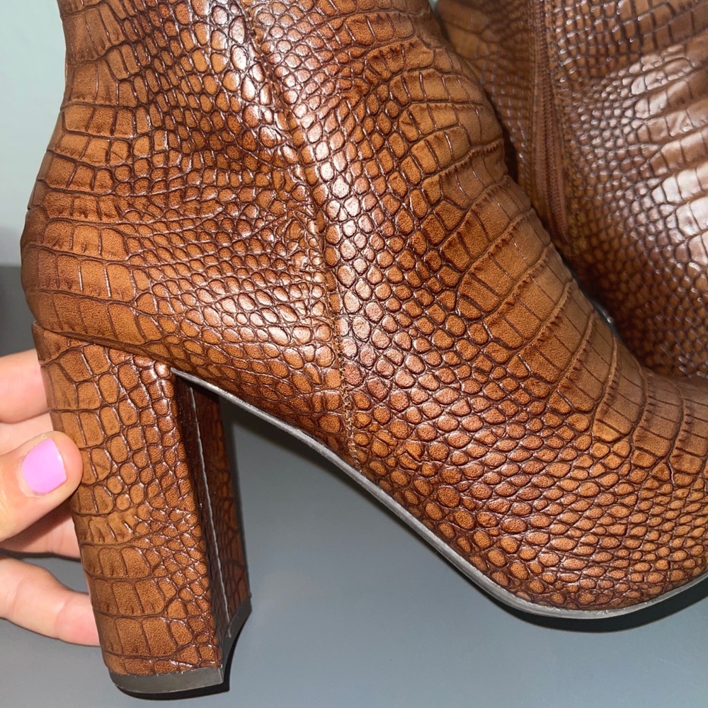 Versona heel booties